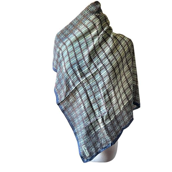 Vintage Sally Gee Blue Robe Basket Weave Print Silk Hand rolled Square Scarf - Picture 3 of 8